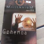 Liste over Dorothy L. Sayers bøger, der er udgivet med titler som 'Naturlig død?' og 'Mysteriet i Bellona-klubben'.