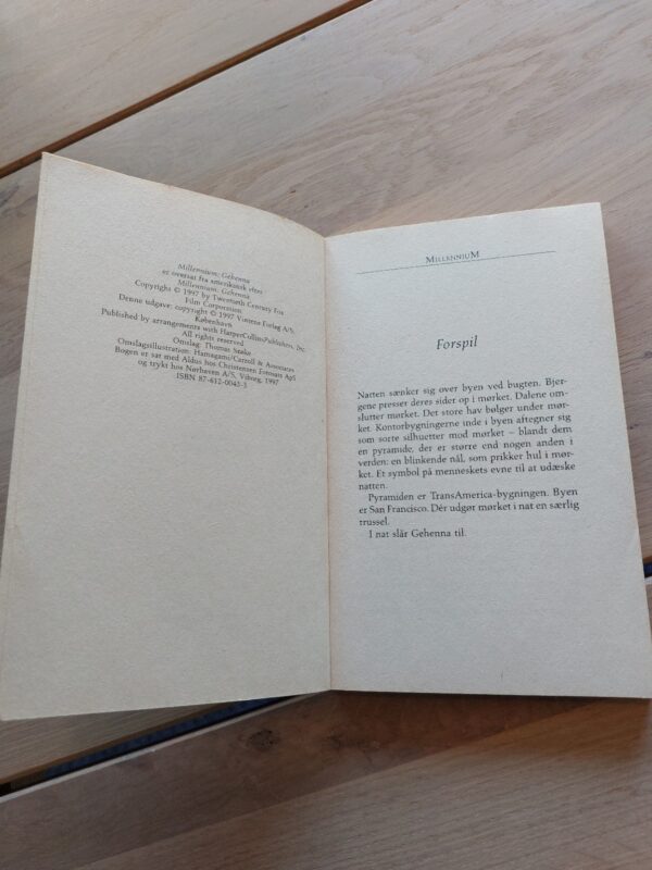 Copyright side i bogen Millennium: Gehenna med udgivelsesinformationer, forlag og ISBN nummer.