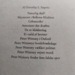 Opslag forside i bogen Adel forpligter af Dorothy L. Sayers & Jill Paton Walsh med titel og oversætter.