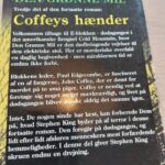 Bagsiden af bogen Den Grønne Mil 3: Coffeys hænder med en handlingsoversigt om fangevogter Paul Edgecombe.