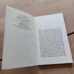 Opslag i bogen Den Grønne Mil 3 af Stephen King, viser bogens første sider med tekst.