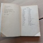 Copyrightside i bogen Den skindøde u-båd med information om originaludgivelse, oversætter og forlag.