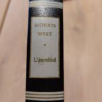 Bogryg af 'Ulvesind' af Morris West i sort med guldbogstaver