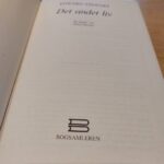 Titelblad af 'Det andet liv' med forlagslogo