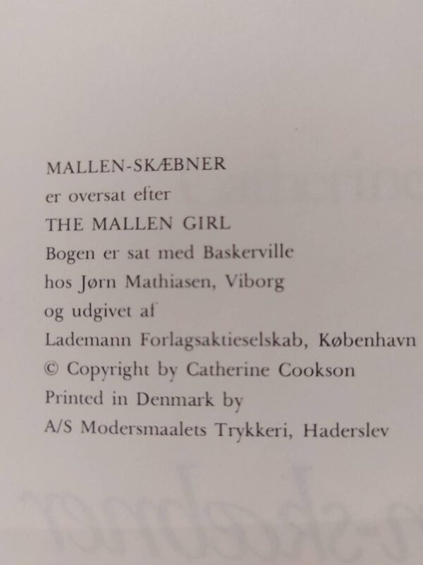 Copyright og oversættelsesinformation i 'Mallen Skæbner'
