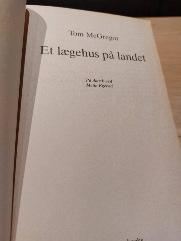 Inderside med titel og forfatterinformation