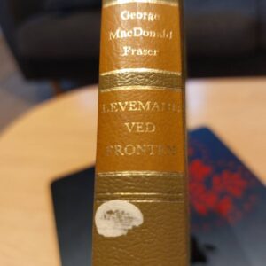 Brun bogryg med titel 'Levemand ved Fronten'
