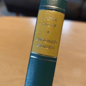 Ryg af 'Søndagsbanden' med mørkegrønt og gyldent design