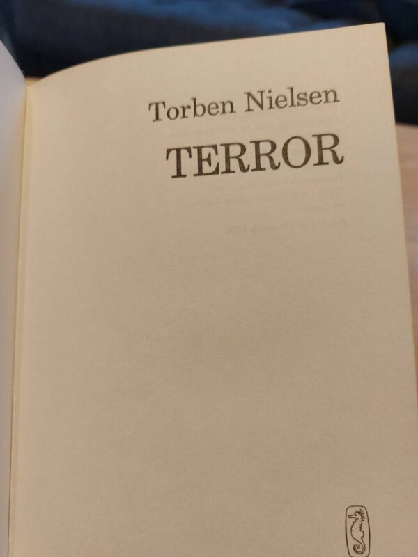 Titelblad af bogen 'Terror' med elegant layout