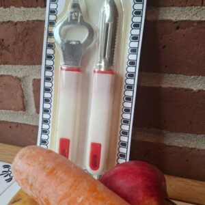 Flaskeåbner og skrællekniv med hvide håndtag og røde detaljer