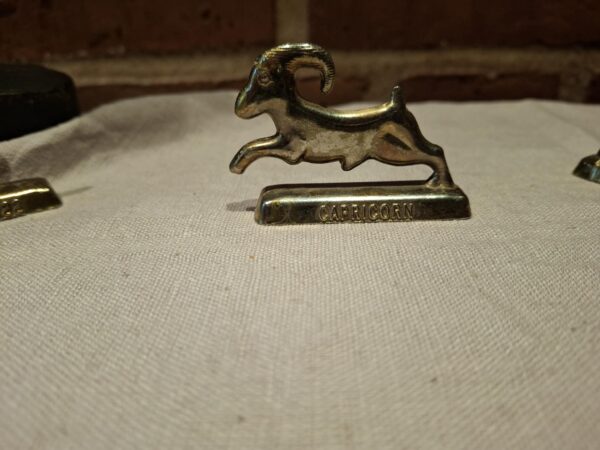 Messingfigur af springende stenbuk