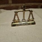 Messingfigur af vægten, sept 25 - oct 22