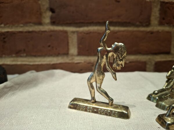 Messingfigur af jomfru, aug 23 - sept 22