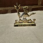 Messingfigur af vandmand med krone