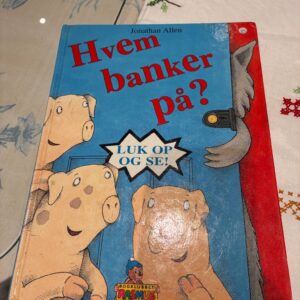 Forsiden af børnebogen 'Hvem banker på?' med illustration af tre grise og en ulv