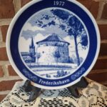 Forsiden af årsplatte 1977 med Krudttårnet motiv