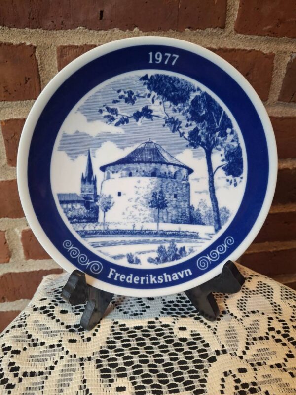 Forsiden af årsplatte 1977 med Krudttårnet motiv