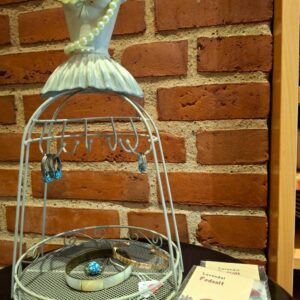 Vintage smykkeholder dekoreret med perler