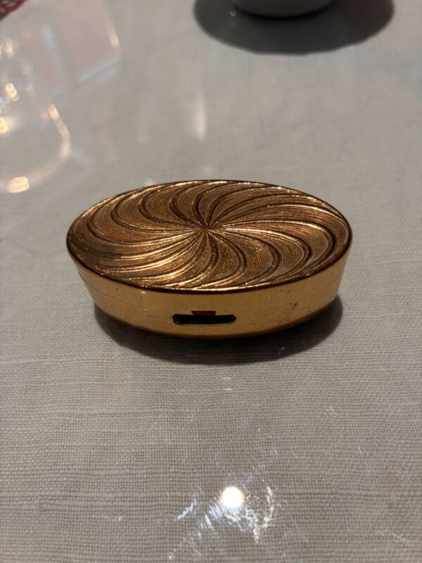 Vintage guld læbestiftetui med swirl mønster