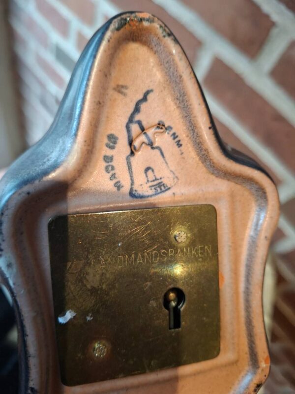 Bund af pingvin sparebøsse med gravering i messing fra Landmandsbanken