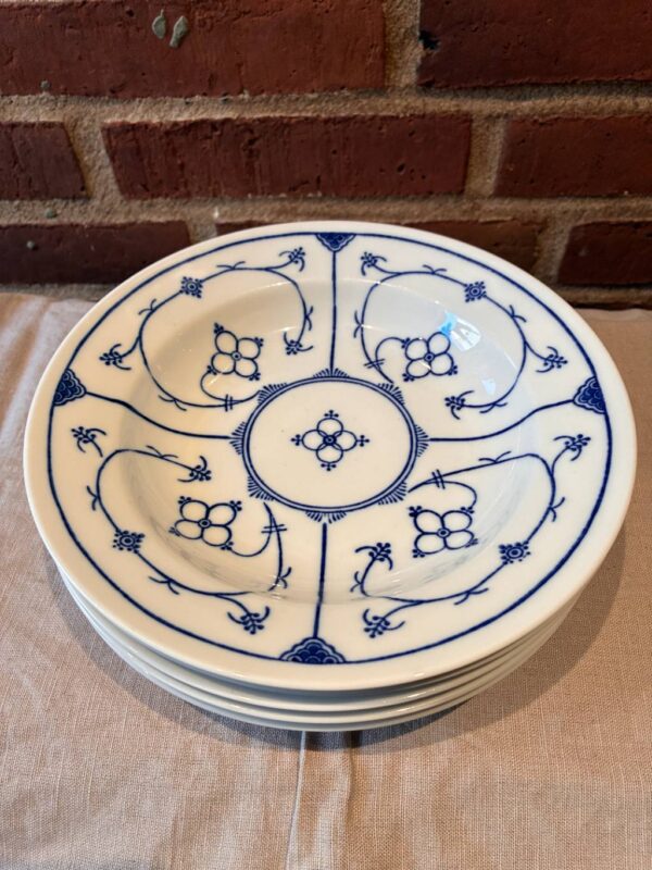 Dybe tallerkener med blå mønster fra Kahla