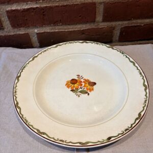 Solbrud middagstallerken med blomstermotiv og patina