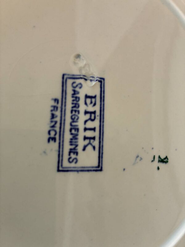 Erik Sarreguemines stempel på bagsiden af middagstallerken