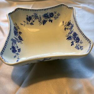 Firkantet skål med blåt blomstermønster