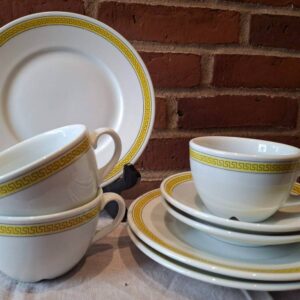 B&G kaffestel med gult mønster, kopper og tallerkener