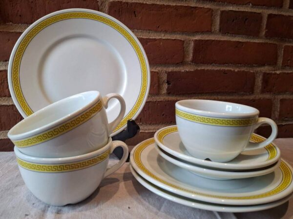 B&G kaffestel med gult mønster, kopper og tallerkener