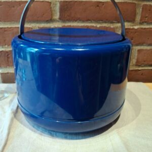 Blå is-spand fra Stelton med tilhørende låg og håndtag