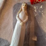 Konfirmationspige i porcelæn og dug