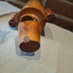 Undersiden af retro træfigur med fokus på bunden