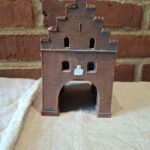 Keramikmodel af Faaborg Vesterport med trappegavl