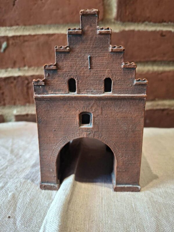 Detaljeret forside af keramik byportmodel