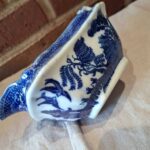 Porcelænskande med blåt Willow-mønster fra siden