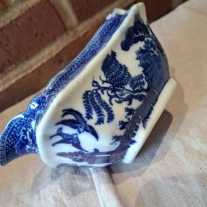 Porcelænskande med blåt Willow-mønster fra siden