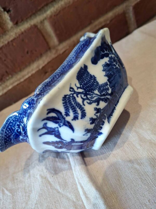 Porcelænskande med blåt Willow-mønster fra siden