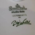 Nærbillede af Rosenthal logo og Bjørn Wiinblad signatur