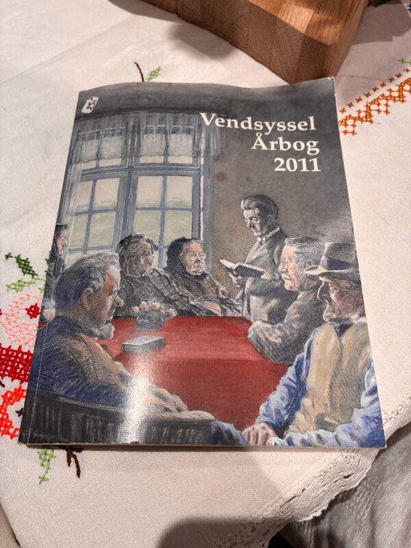 Forside af Vendsyssel Årbog 2011 med illustration af mennesker ved et bord