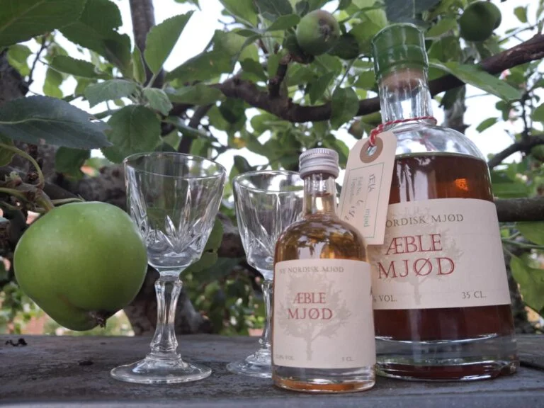 Smukke vintage glas til æblemjød og andre lækkerier