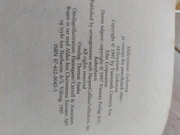 Kolofon i Millennium: Gehenna med Lewis Gannett, Vintens Forlag og dansk tryk i 1997.