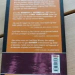Bagsiden af Adel forpligter med dansk resumé, forlagsnavn og ISBN.