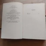 Opslag i bogen Bravo to nul med copyright informationer på venstre side og indholdsfortegnelse på højre side.