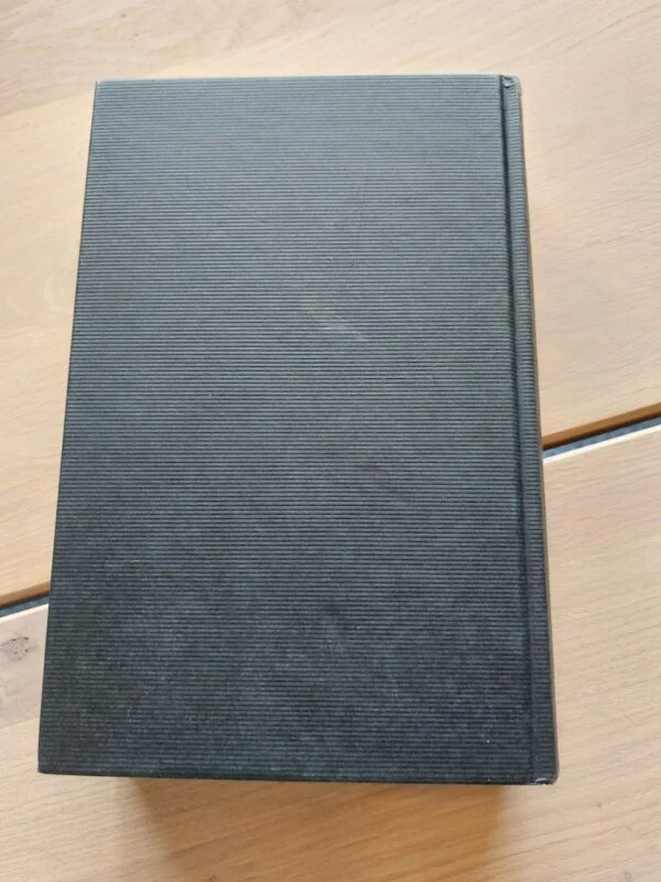Bagsiden af bogen Havets Katedral af Ildefonso Falcones. Mørkegrøn hardback uden billeder eller tekst.