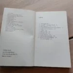 Opslag i bogen Dødens trekant med indholdsfortegnelse over kapitler og sider.