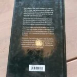 Bagsiden af bogen Brændende begær med beskrivelse af handlingen om Quinn Barry og ISBN nummer i bunden.