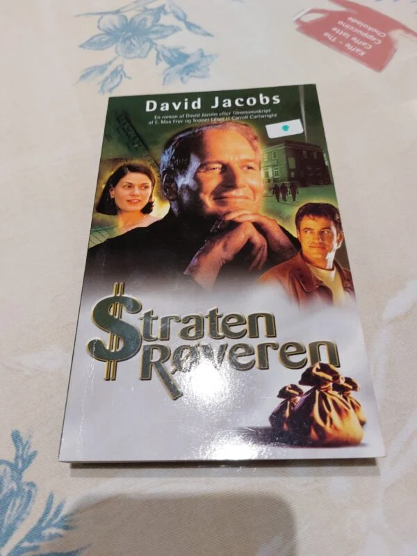 Forsiden af bogen 'Stratenrøveren' af David Jacobs, med billeder af skuespillere og pengesække.