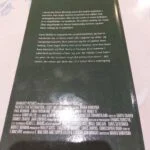 Bagsiden af bogen 'Stratenrøveren' af David Jacobs med en synopsis og anmeldelser, samt produktionsdetaljer.