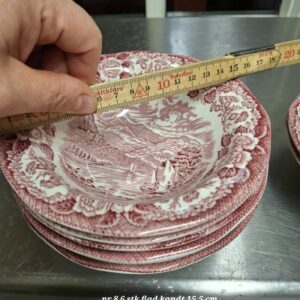 Tre engelske hvide fajance æggebægre med rød transferprint. Fine blomstermotiver.